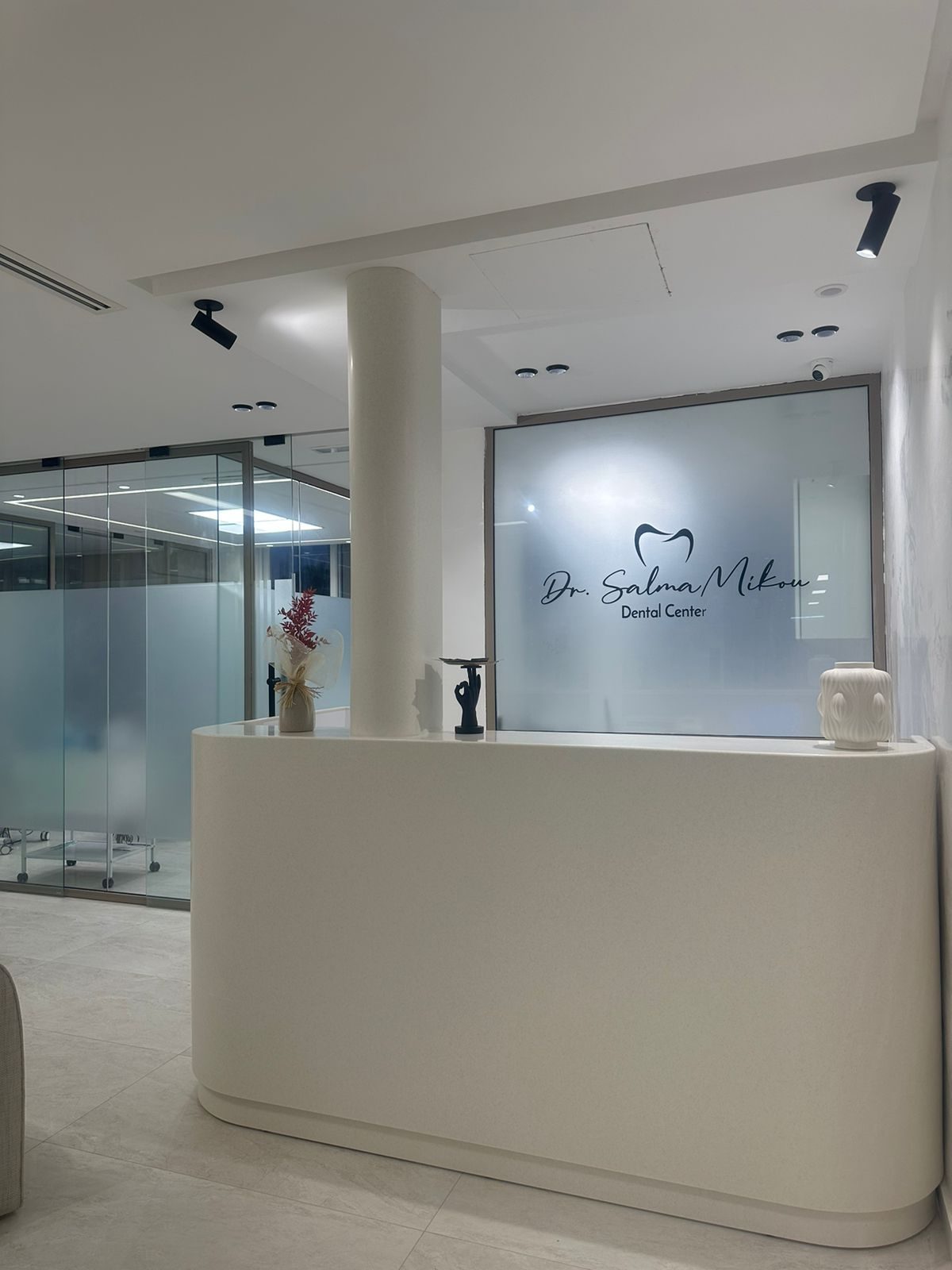 Accueil du Dr Salma Mikou Dental Center à Casablanca